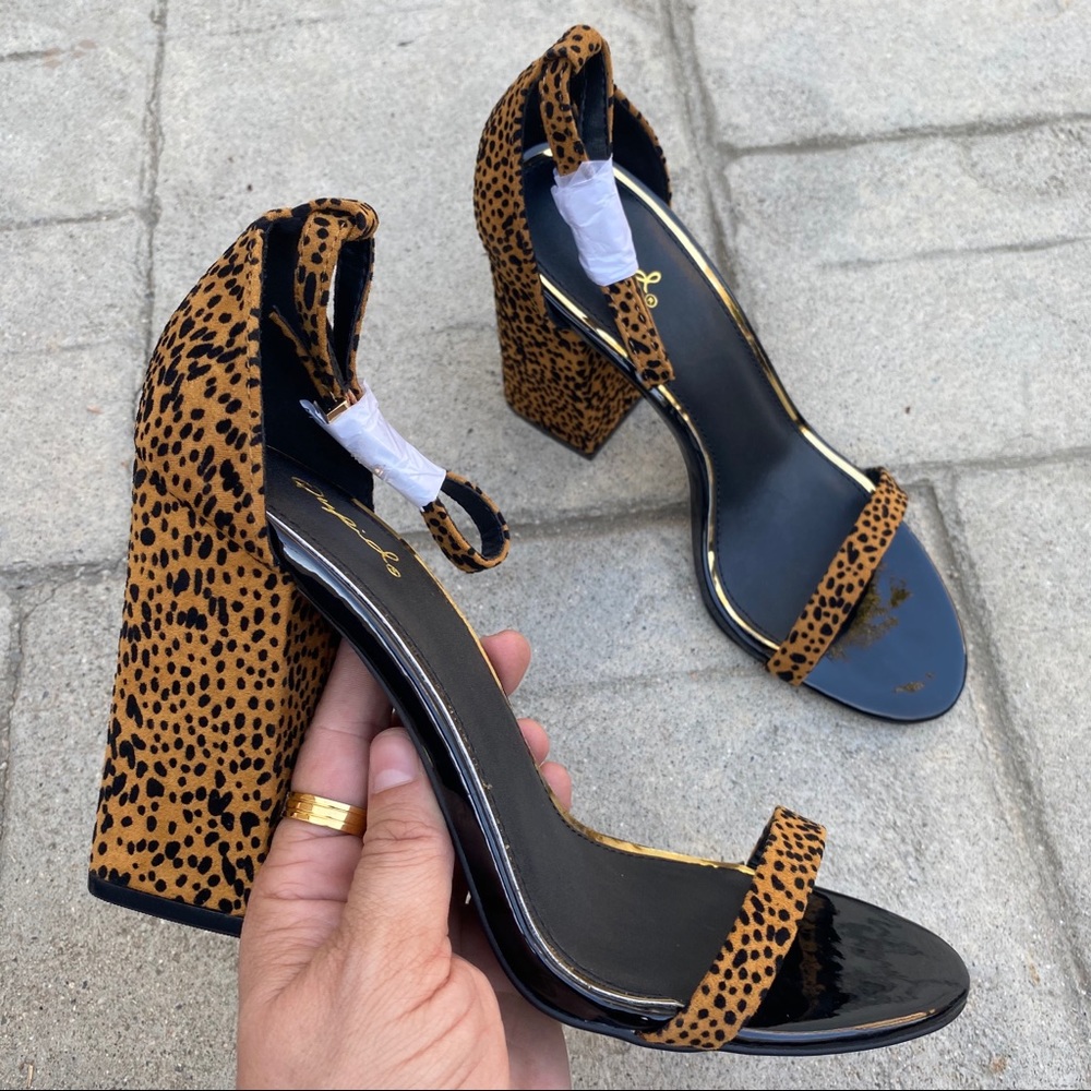 Qupid animal print one strap sandals NWT qupid 9 - Picture 2 of 7